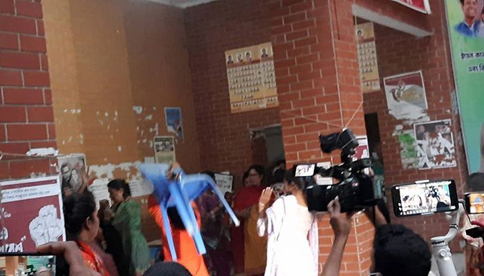 10 Injured in BCL Infighting at Eden College