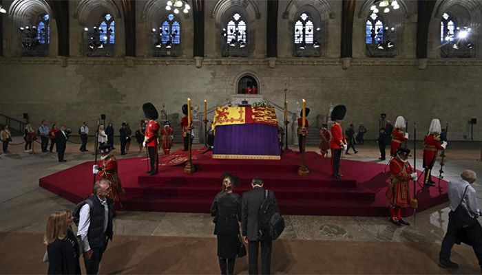 Queen Elizabeth II Lies in State As Throngs Pay Respects