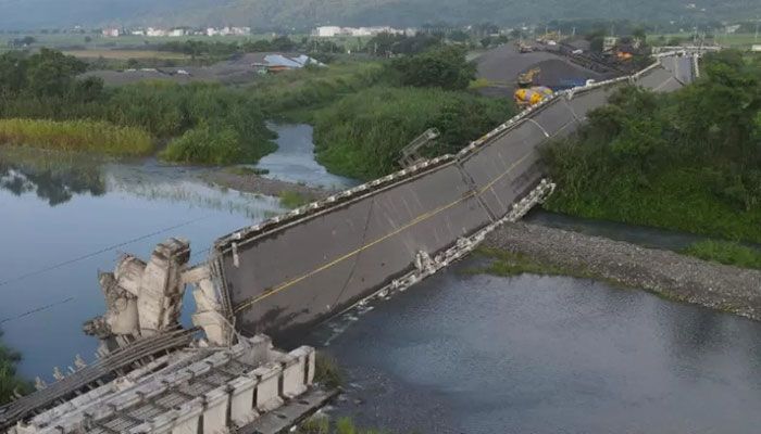An aerial view shows the collapsed Kaoliao bridge in eastern Taiwan's Hualien county on September 19, 2022, following a 6.9 magnitude earthquake on September 18. || AFP Photo: Collected  