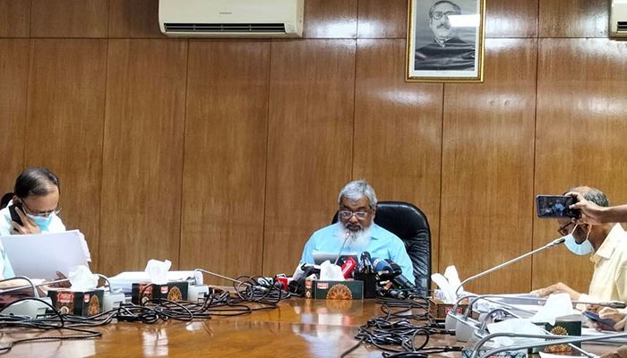 Cabinet Secretary Khandker Anwarul Islam was briefing the media || Photo: Collected  