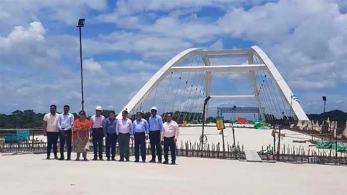 Prime Minister Sheikh Hasina laid the foundation stone of Modhumoti Bridge on January 24 in 2015 in between Kashiani upazila under Gopalganj district and Lohagara upazila under Narail district. 