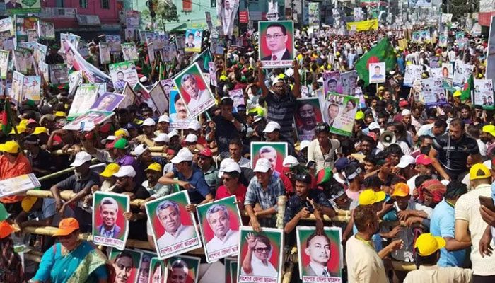 Thousands of BNP leaders and activists gather in front of the Sonali Bank premises to attend party's divisional rally in Khulna || Photo: Collected  