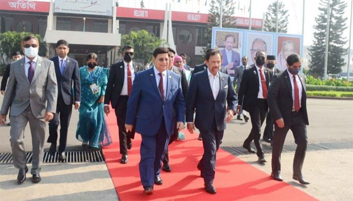 Brunei Sultan Leaves Dhaka for Home