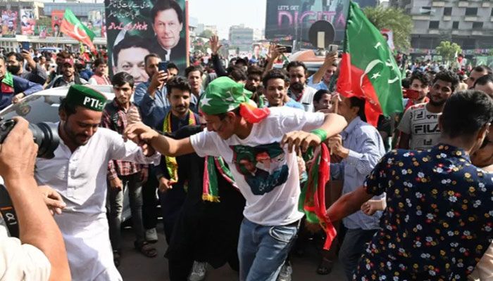 Imran Khan Begins 'Long March' for Early Pakistan Election 
