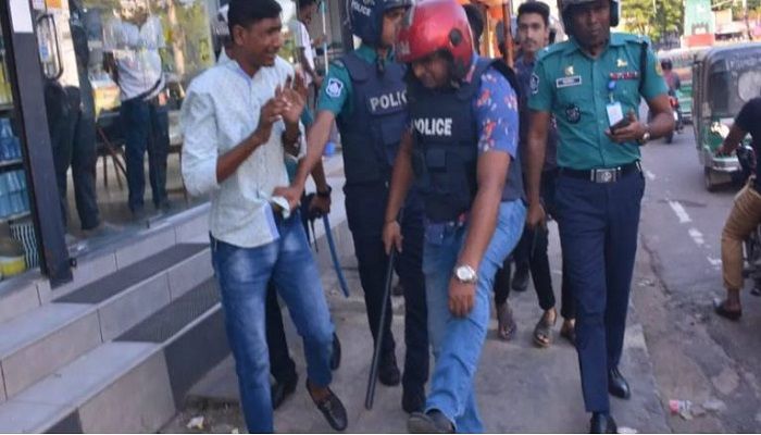 Over 20 Injured after Police Obstruct BNP Activists’ March in Ctg; 10 Detained