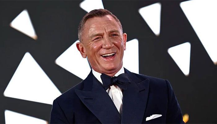 Bond Star Daniel Craig Receives Same Medal As 007