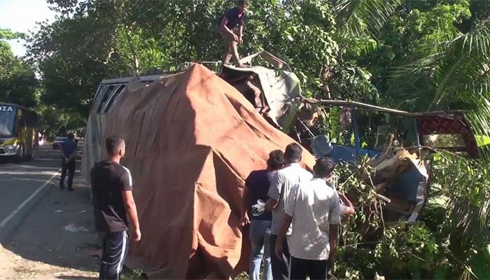 4 Killed, 15 Injured As Bus Crashes into Tree in Gopalganj