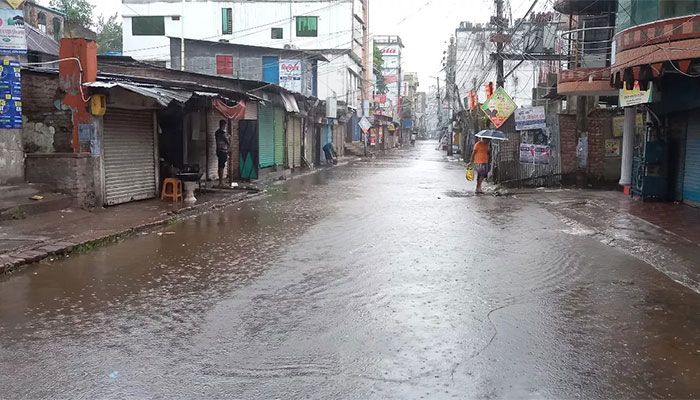Cyclone Sitrang: Heavy Rains Continue to Batter BD amid Flood Warning 
