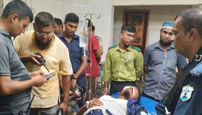 Hilsa Fishing Ban: Fishermen Attack Police in Chandpur 