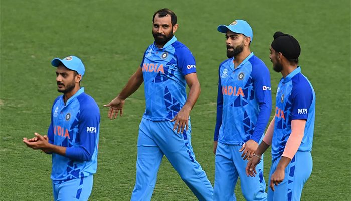 Mohammed Shami strengthened his case for a place in India's Playing XI at the T20 World Cup as he produced a fiery, match-winning over to take his team over the line in the warm-up match against Australia in Brisbane on Monday || Photo: Collected 