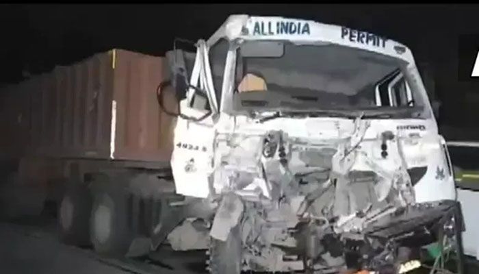 Bus-Truck accident in the central Indian state of Madhya Pradesh || Photo: Collected  