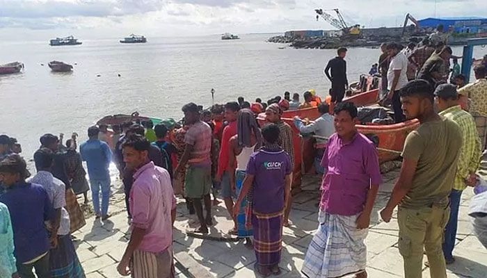 People gathered at Mirsarai coast, where divers recovered bodies of the four workers. || Collected Photo  
