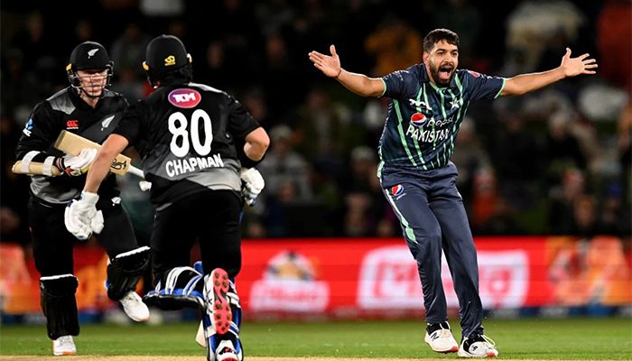 Chapman Lifts New Zealand to 147-8 in T20 Against Pakistan