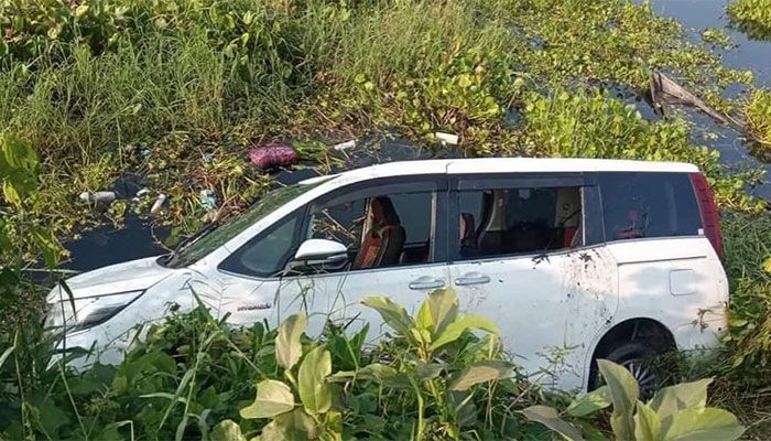 Father, Daughter Killed Shariatpur Road Crash 