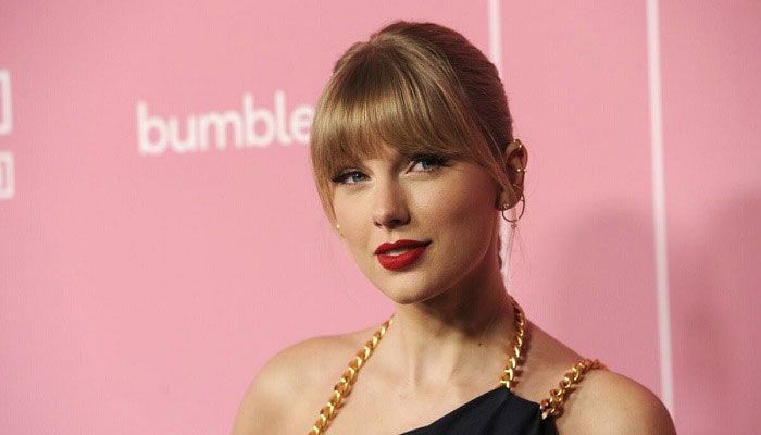 Taylor Swift's 10th Album 'Midnights' Crashes Spotify  