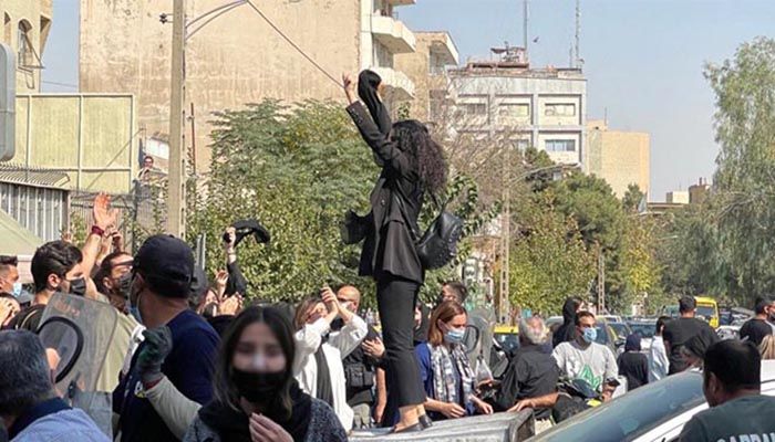 Protesters rally in Tehran on October 2. Iran has seen a rare outburst of sustained public anger, driven in large part by women || Photo: Collected 