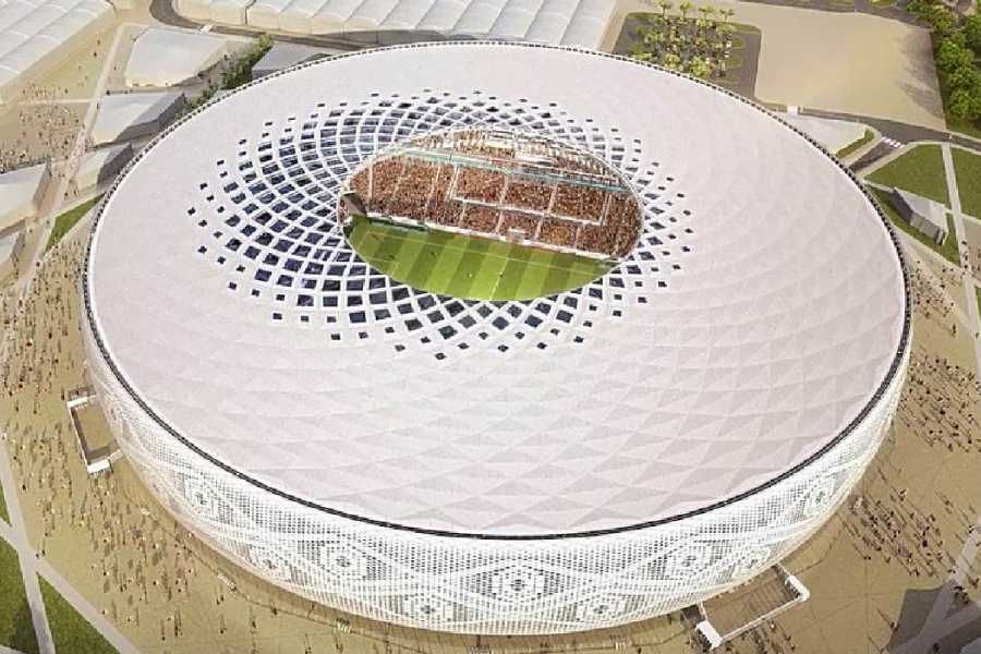 Al Thumama Stadium: 40,000 spectators can be accommodated. Eight matches will be played here. The stadium is modeled after the 'Gafia', a special Middle Eastern women's hat. First sculptor in Qatar to design a football stadium.