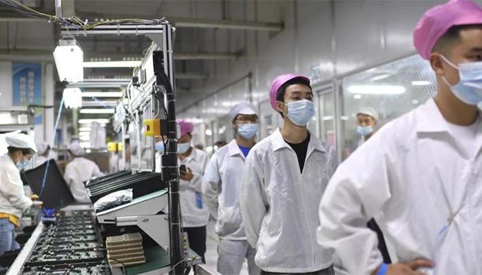 Workers in Covid-Hit Chinese iPhone Factory Protest, Beaten
