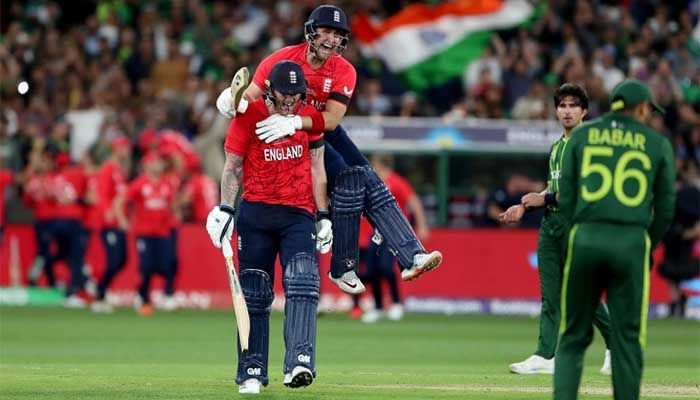 England's Ben Stokes (L) and Liam Livingstone celebrate their win in the ICC men's Twenty20 World Cup 2022 cricket final match between England and Pakistan at the Melbourne Cricket Ground (MCG) on November 13, 2022 in Melbourne || Photo: Collected 