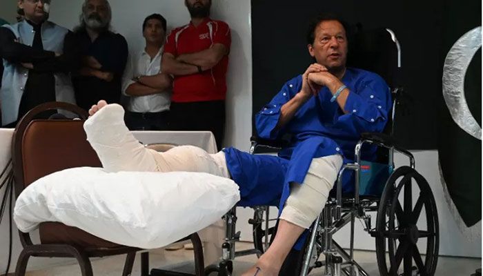 Pakistan's former prime minister Imran Khan talk with media representatives at a hospital in Lahore on November 4, 2022, a day after an assassination attempt on him during his long march near Wazirabad || AFP Photo