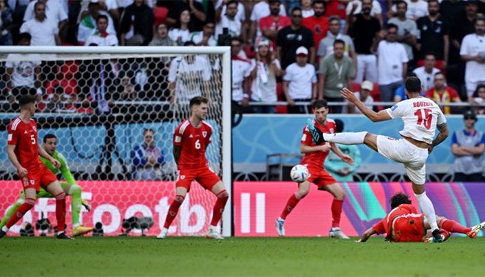 Iran's Roozbeh Cheshmi scores their first goal. || Photo: Reuters