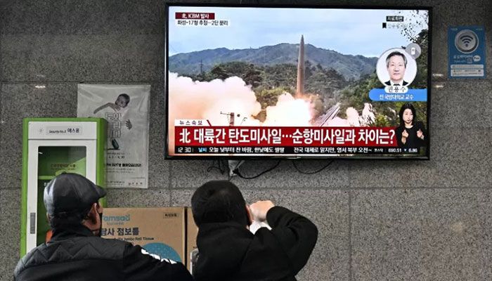 A news broadcast showing file footage of a North Korean missile test at the ferry terminal of South Korea's eastern island of Ulleungdo, in the East Sea, also known as the Sea of Japan, on November 3, 2022 || AFP Photo 