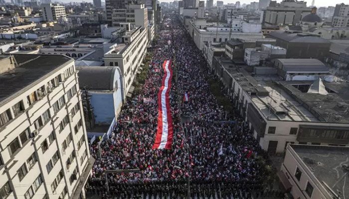Thousands March in Peru Calling For President's Removal 