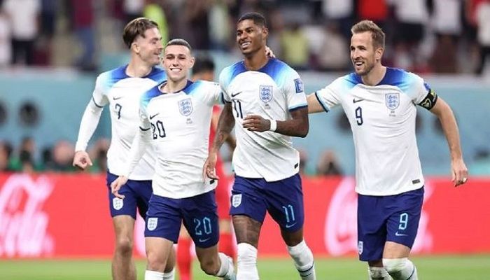 England players celebrate after Marcus Rashford scores the fifth goal for his side during a World Cup 2022 match against Iran on November 21 at Khalifa International Stadium in Doha, Qatar || Photo: FIFA World Cup