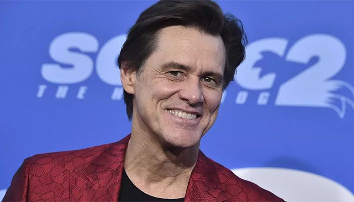 Russia Bans 100 Canadians Including Atwood, Jim Carrey  