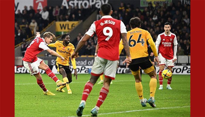 Arsenal Go Five Points Clear at Top 