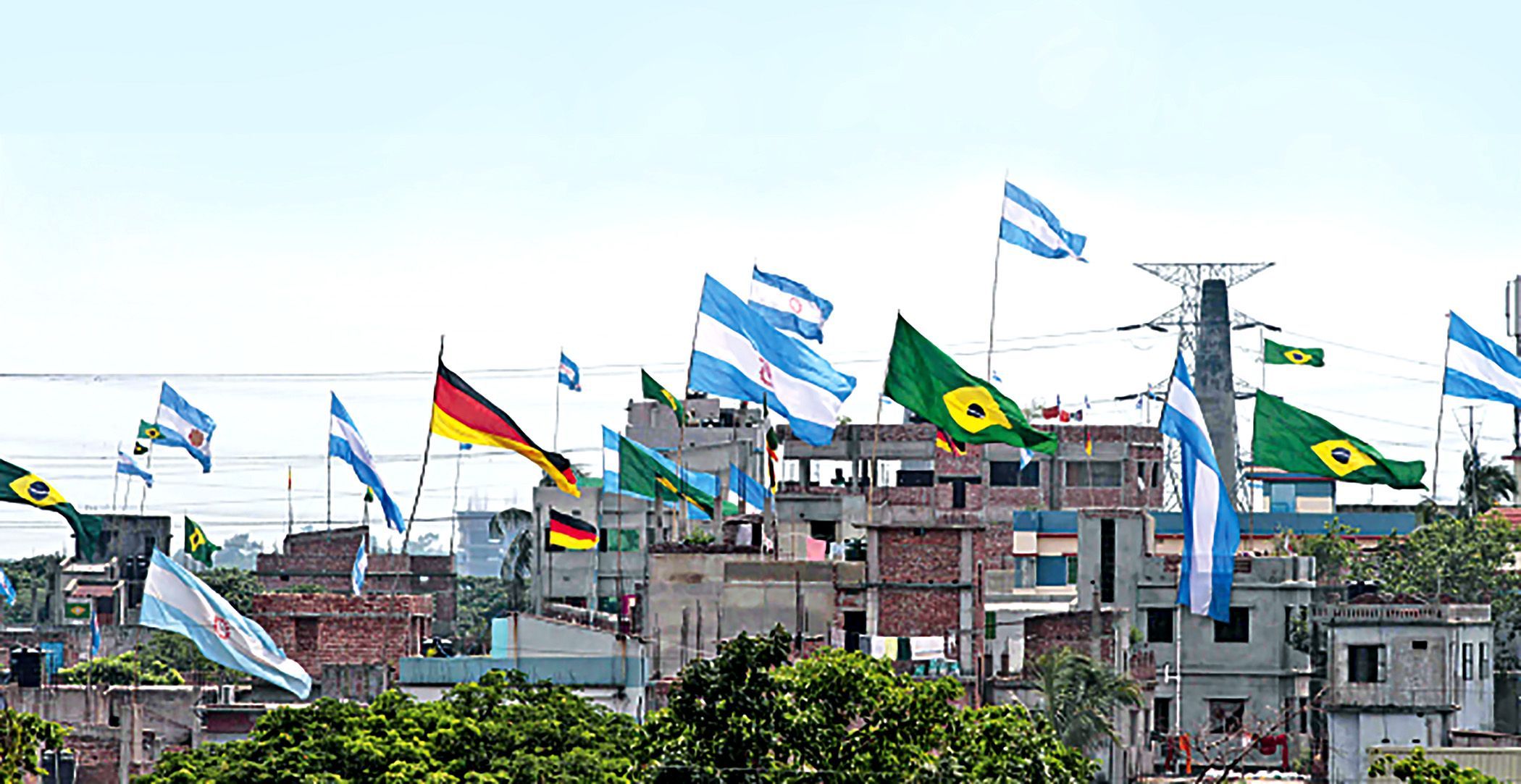 As always, the roofs of the capital's buildings are covered with flags. The photo was taken from Basabo area.