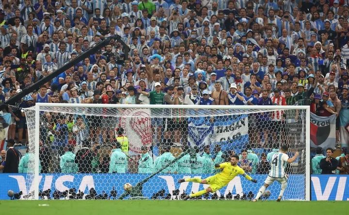 France miss a second penalty, leaving Argentina on the brink. It’s all down to Montiel, who nonchalantly scores the winning spot-kick || Photo: Reuters