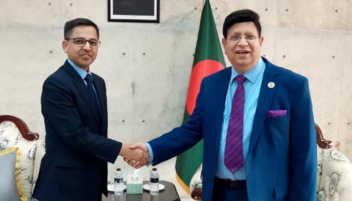 The High Commissioner of India to Bangladesh Pranay Kumar Verma met Foreign Minister Momen at his office in Dhaka on December 13, 2022 || UNB Photo