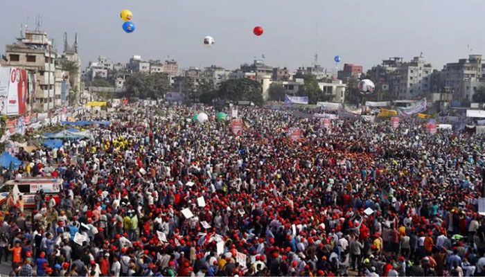 Thousands of people from the capital and different parts of the country joined the rally at Golapbagh ground on Saturday || UNB Photo
