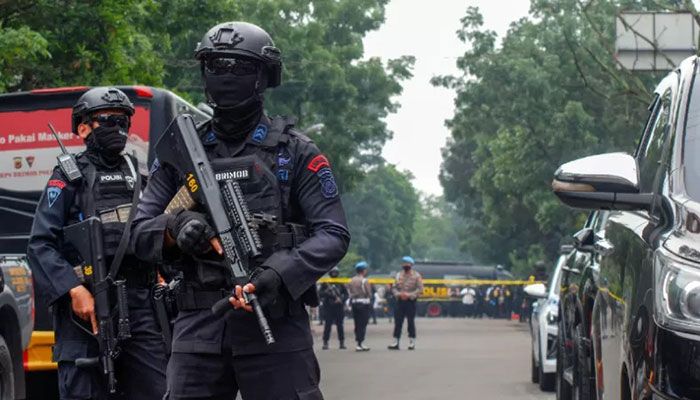 Suicide Bombing Kills Indonesian Police Officer, Wounds 10   