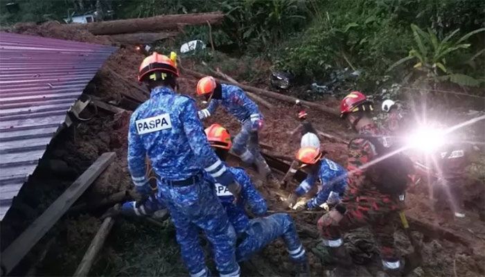 8 Killed, Dozens Missing in Malaysia Landslide  
