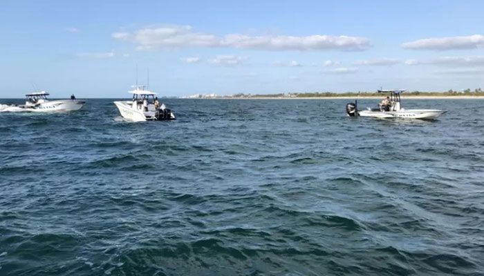 Rescue crews search for the missing passenger after the wreckage of a single-engine Piper PA-28 was found in the Gulf of Mexico on December 4, 2022 — Courtesy Photo/Venice Police Department || Photo: Collected  
