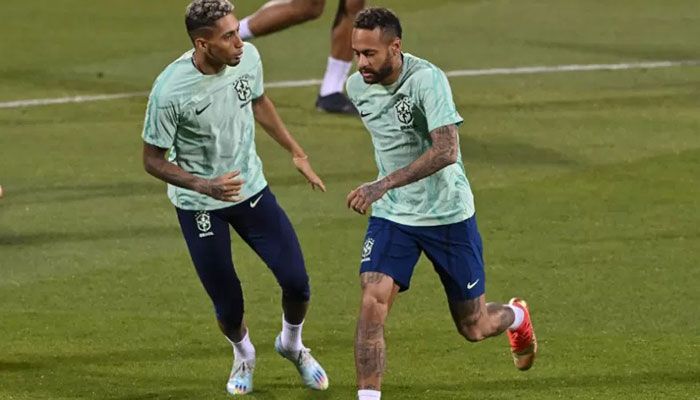 Brazil's forward #11 Raphinha (L) and Brazil's forward #10 Neymar take part in a training session at the Al Arabi SC Stadium in Doha on December 4, 2022 || AFP Photo: Collected  