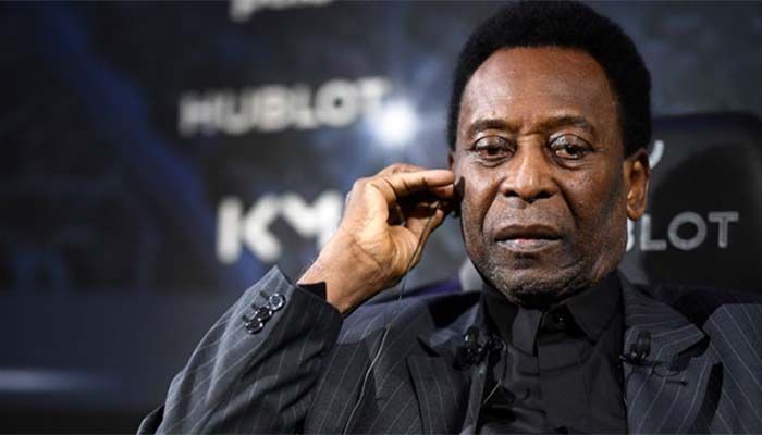 Pele's Family Gather at His Hospital Bedside on Christmas Eve