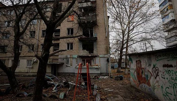 A view shows an apartment building damaged by a recent Russian military strike in Kherson, Ukraine November 27, 2022. || REUTERS File Photo: Collected  