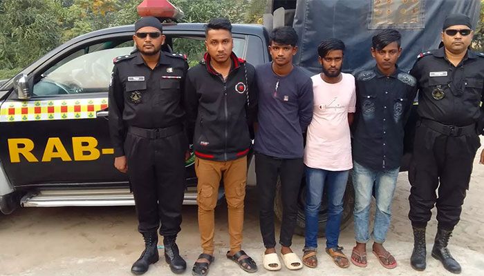 Four ‘Drug Traders’ Held with 100 kg Hemp in Gazipur   