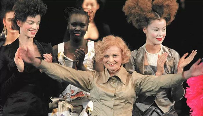 In this file photo taken on March 14, 1997, British designer Vivienne Westwood acknowledges applause in Paris at the end of her Mary Queen of Scots-inspired 1997/98 Fall/Winter ready-to-wear collection || AFP Photo: Collected  