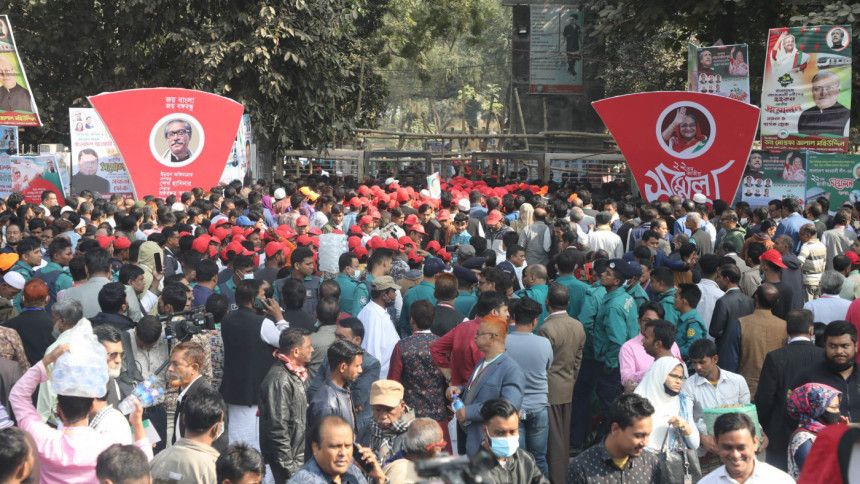 Thousands of Awami League leaders and activists gathered at Dhaka’s Suhrawardy Udyan this morning to make their 22nd National Council a success.