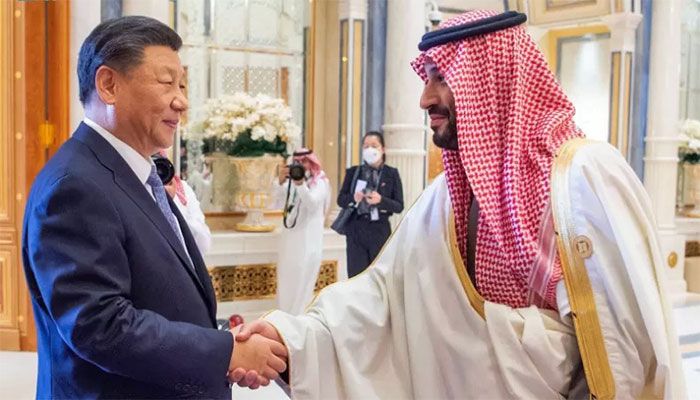 Saudi Crown Prince Mohammed bin Salman shaking hands with Chinese President Xi Jinping during a GCC-China Summit in the Saudi capital Riyadh, on December 9, 2022 || AFP Photo: Collected  