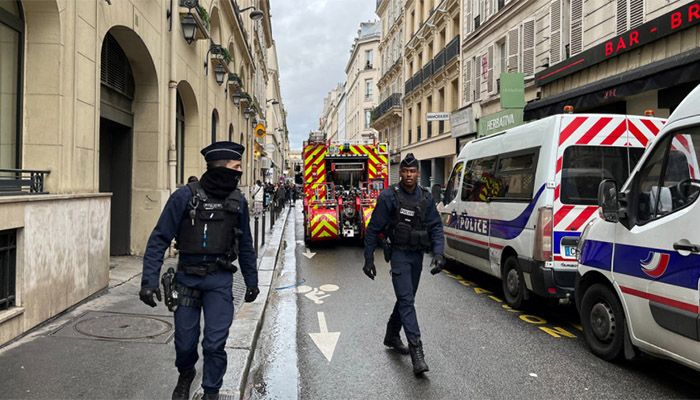 2 Dead in Paris Shooting, Gunman Arrested