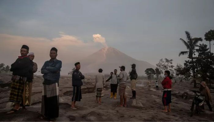 More People Flee after Eruption of Indonesia's Mount Semeru  