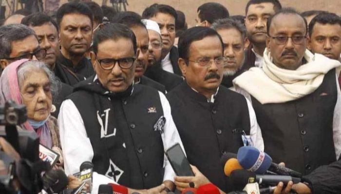Minister for Road, Transport and Bridges Obaidul Quader was talking to journalists after paying tribute to the portrait of the Father of the Nation in front of the Bangabandhu Memorial Museum at Dhanmondi-32 || Photo: Colletced 