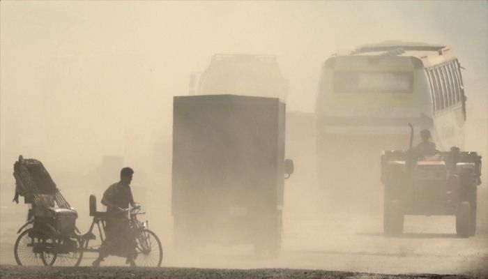Dhaka's Air in 'Very Unhealthy' Zone with AQI Score of 209