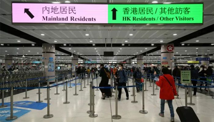 Hong Kong residents go through immigration at Lok Ma Chau checkpoint at the Shenzhen border crossing with mainland China in Hong Kong on January 8, 2023 || AFP Photo