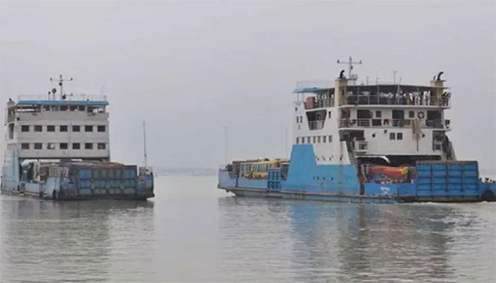 Ferry Movement Resumed after 13.5 Hrs on Jamuna in Manikganj  